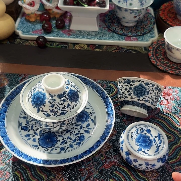 2568476896896886896899