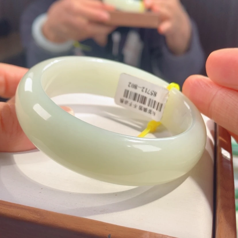 【闪购商品】和田玉（糖玉）手镯未镶嵌56