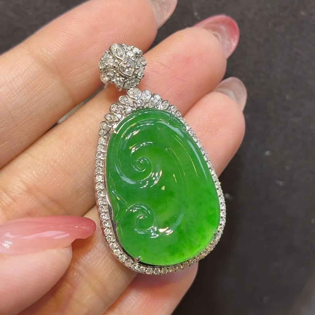 翡翠18K金镶嵌颈饰天然缅甸翡翠