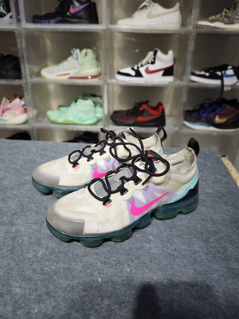 38码Nike  低帮 气垫 马拉松跑步鞋 女灰色