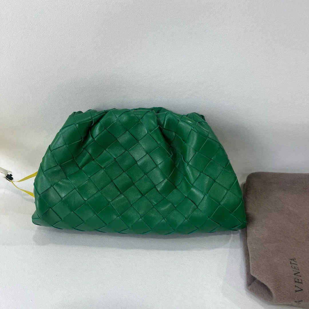 95新 BOTTEGA VENETA/葆蝶家 捐金沉珠/云朵包绿色单肩