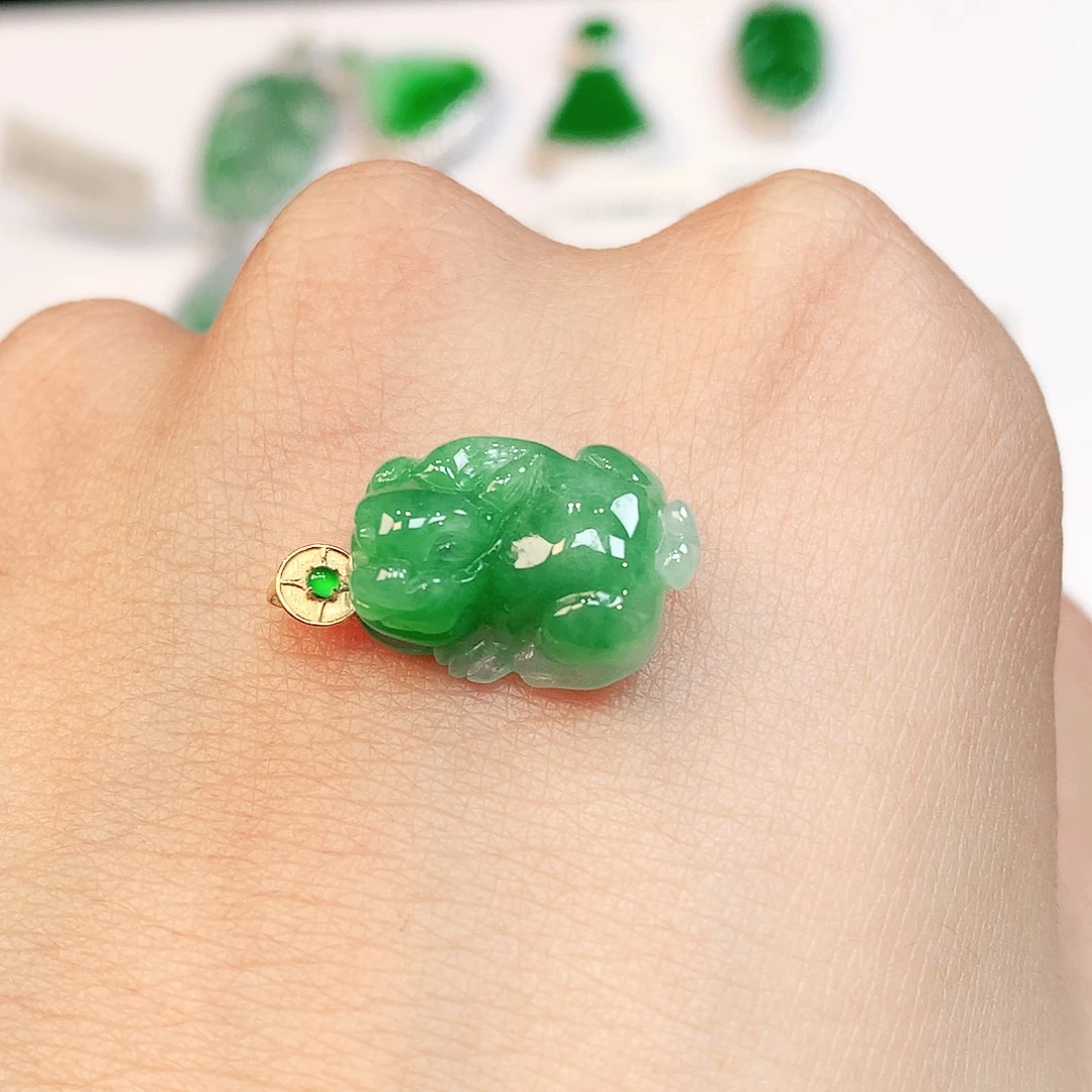 翡翠18K金镶嵌颈饰