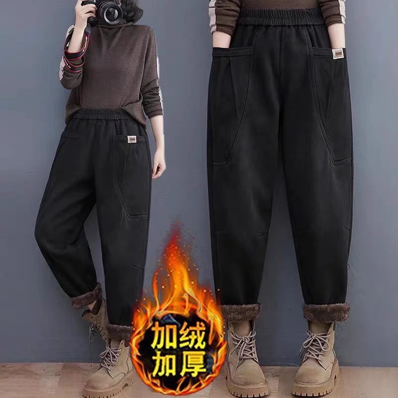 加绒加厚牛仔裤2024秋冬季宽松显瘦保暖哈伦裤大码妈妈气质长裤子