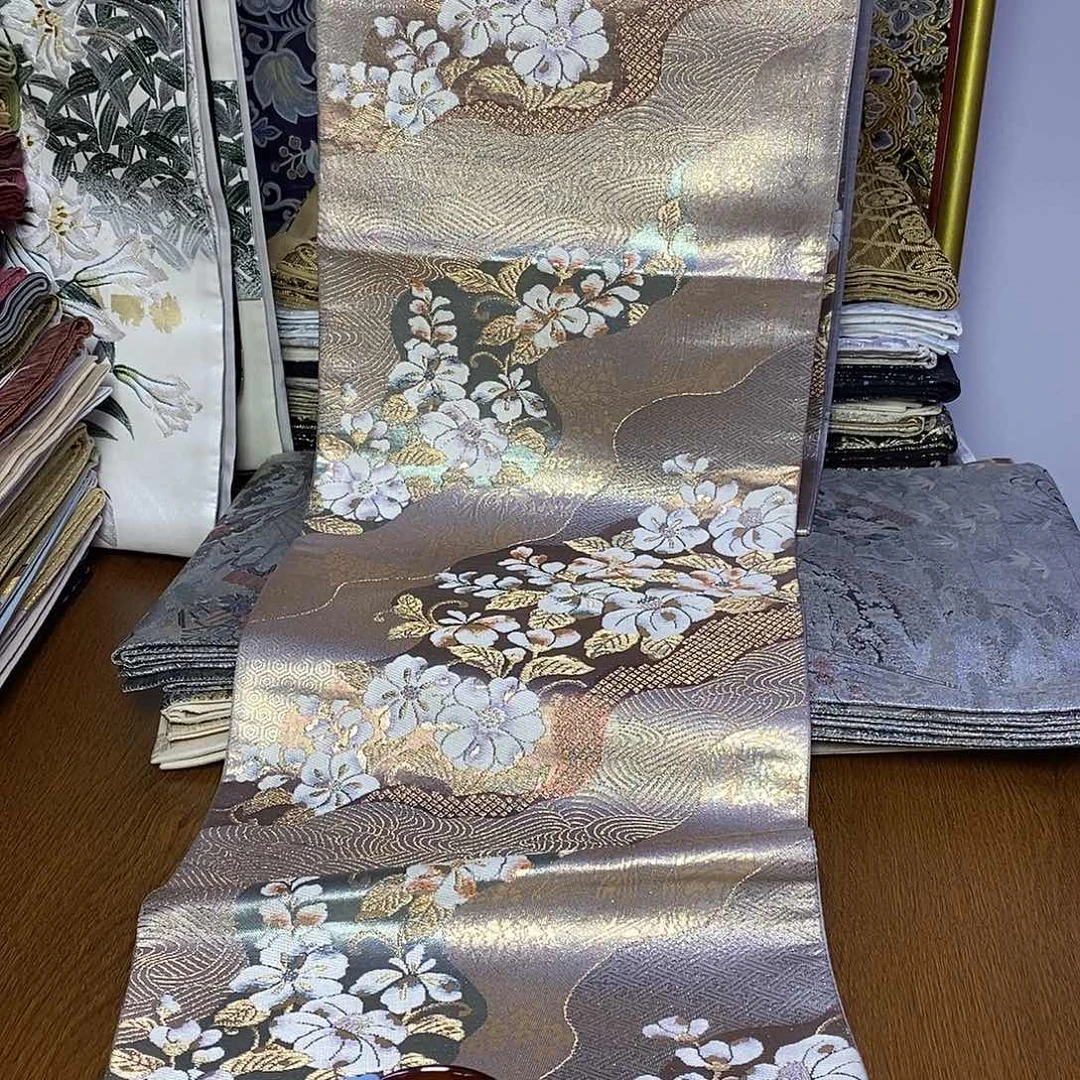 各种各样的花朵纷纷