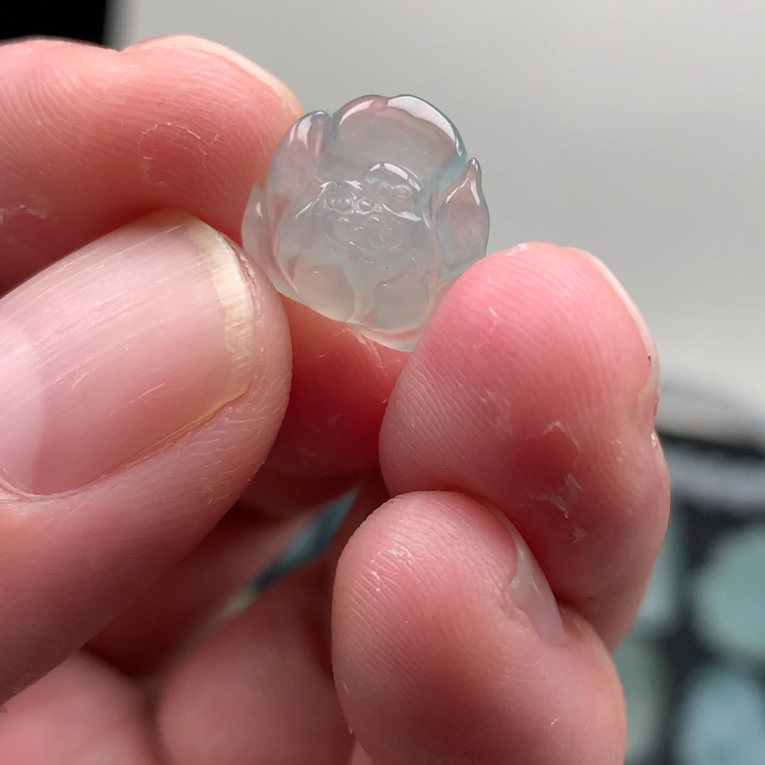 翡翠未镶嵌颈饰莲花