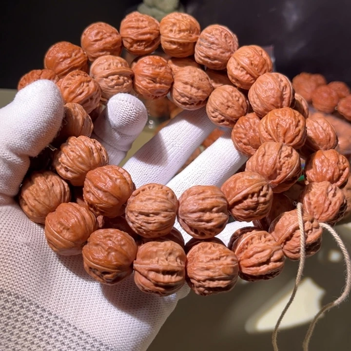文玩核桃手串…………45