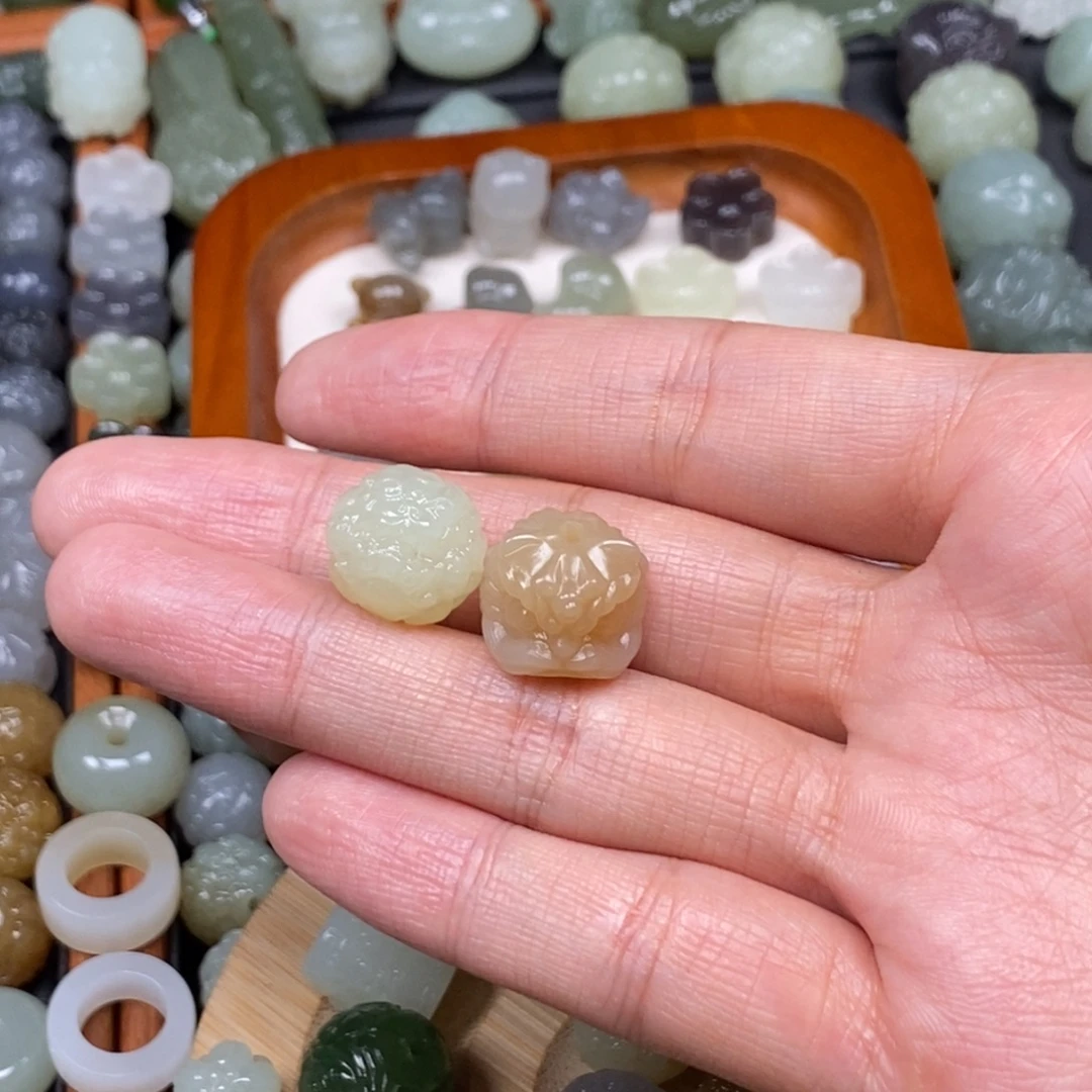 安***3和田玉未镶嵌颈饰