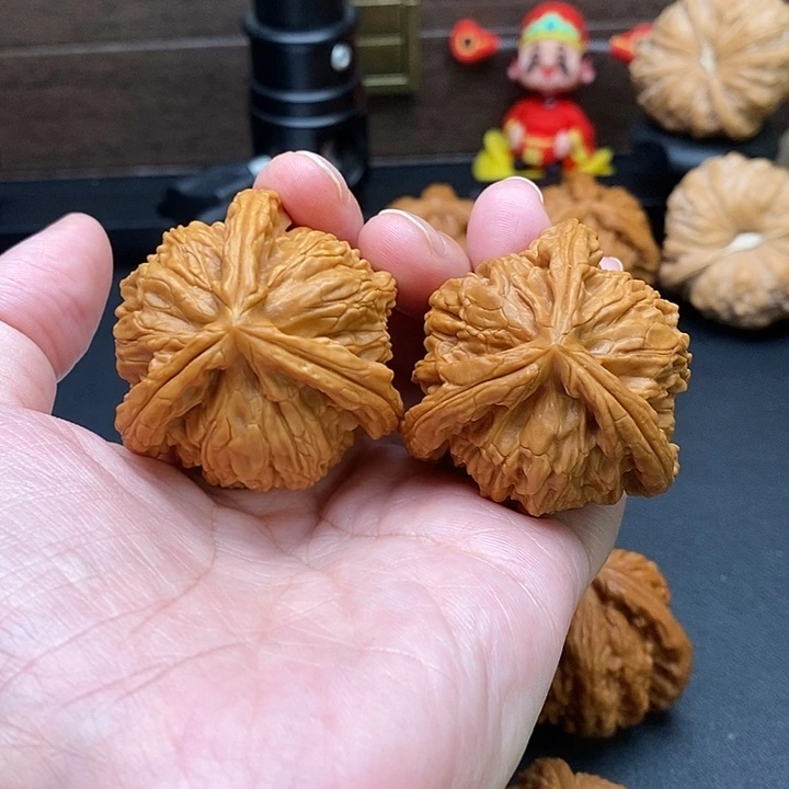 吴***生文玩核桃把件白奔