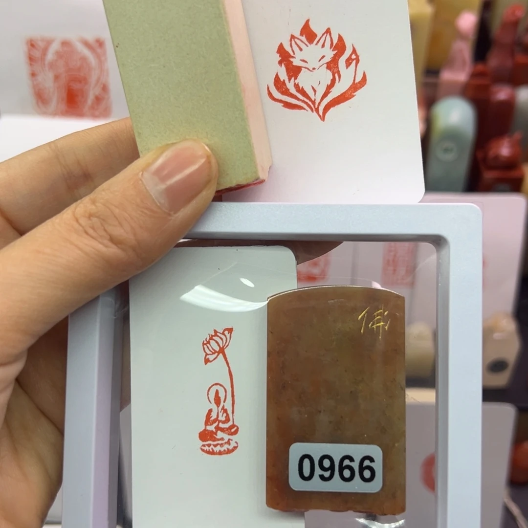 印石寿山石白狐，佛莲