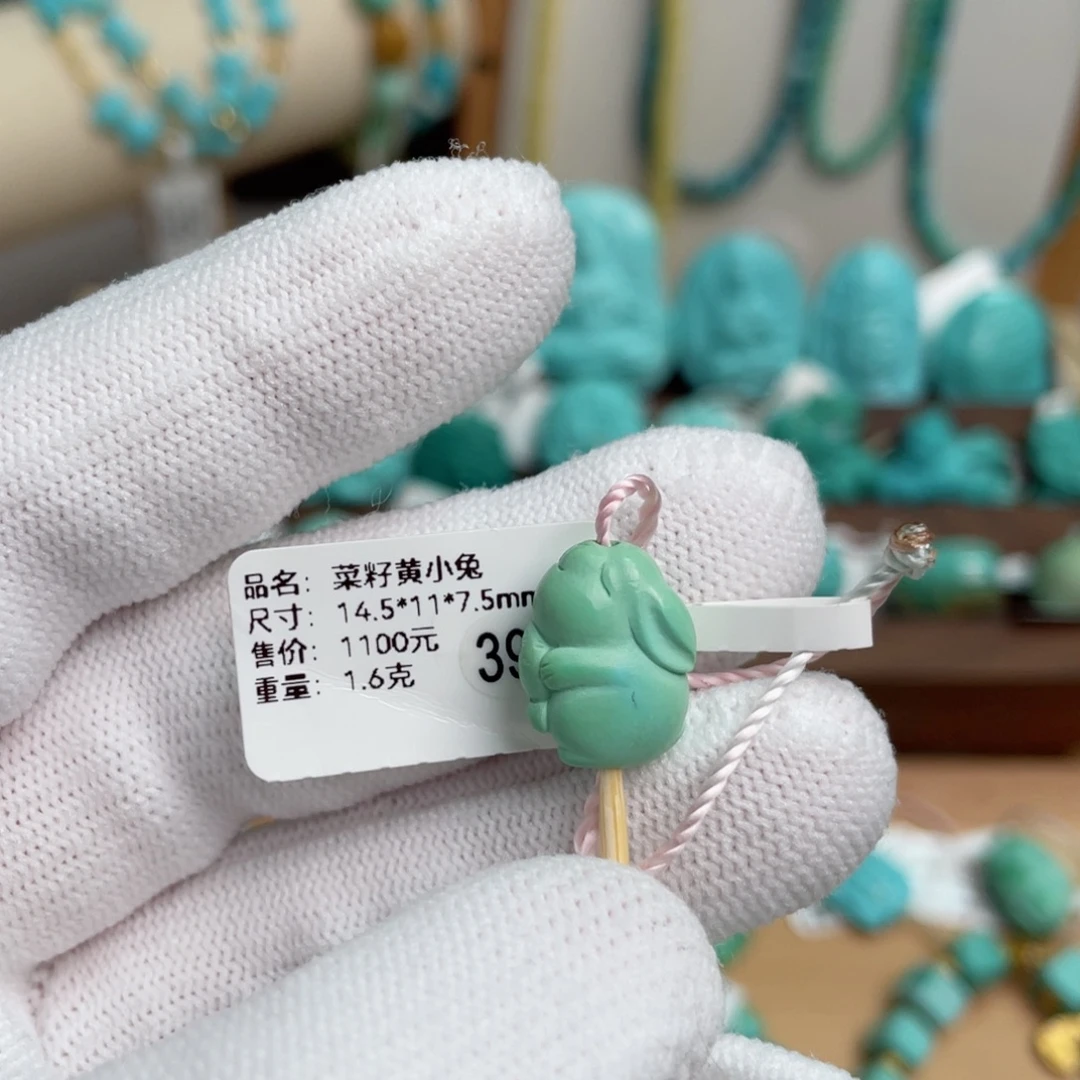绿松石未镶嵌菜籽黄小兔
