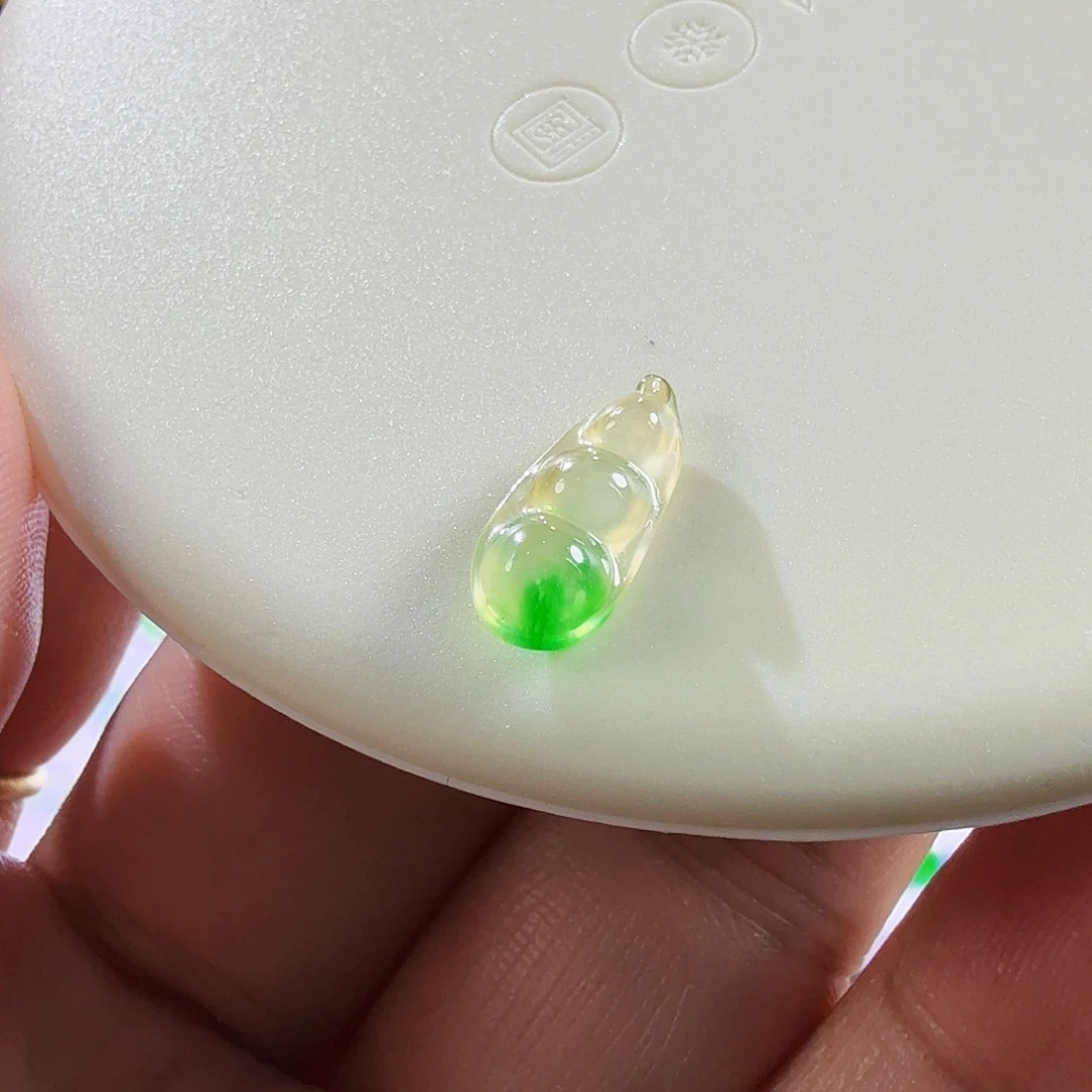 翡翠未镶嵌颈饰裸石