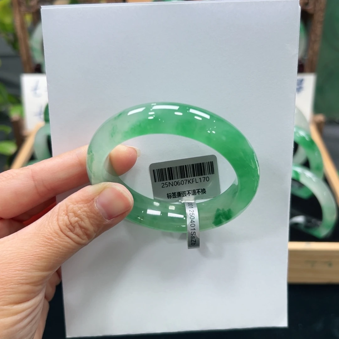 蔓***予石英质玉未镶嵌手镯➕佳佳52