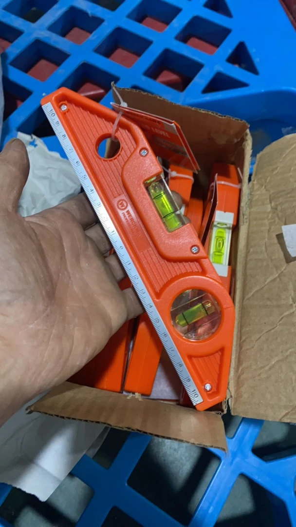 红色款强磁重型水平尺一个