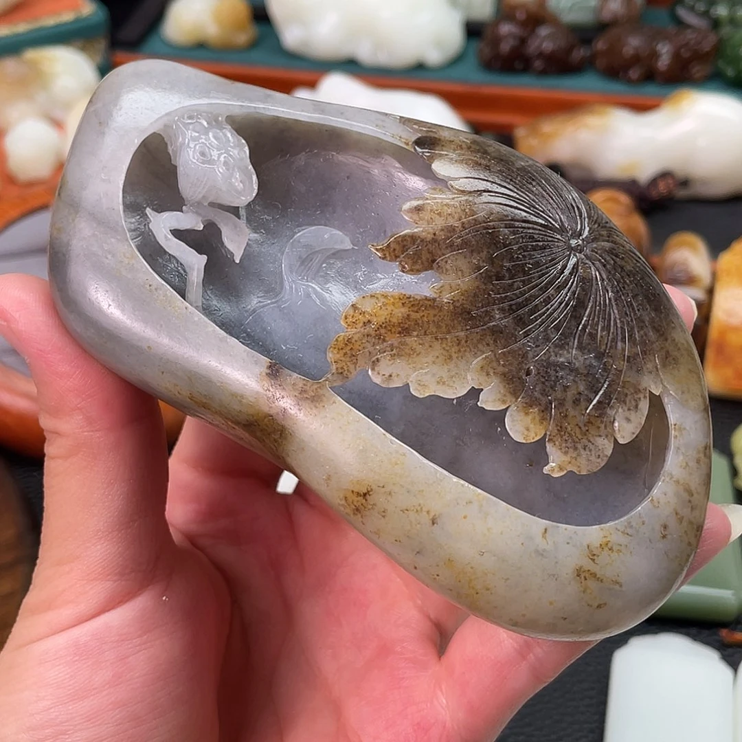 和田玉未镶嵌把件