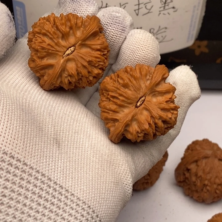 把件文玩核桃凤***沙南疆石43