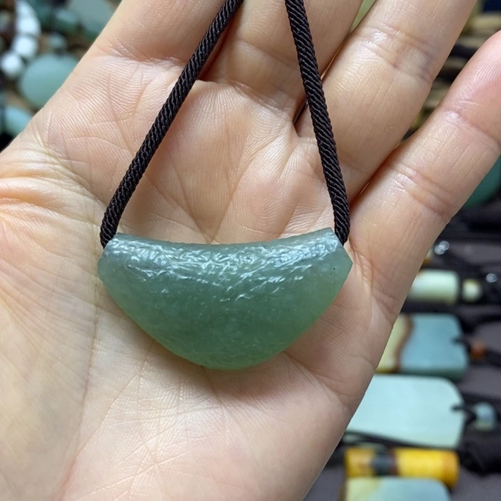 蛇纹石玉未镶嵌挂件