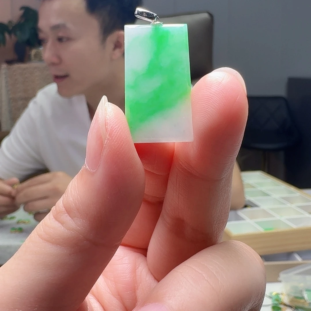 翡翠18K金镶嵌吊坠(不含链)天然