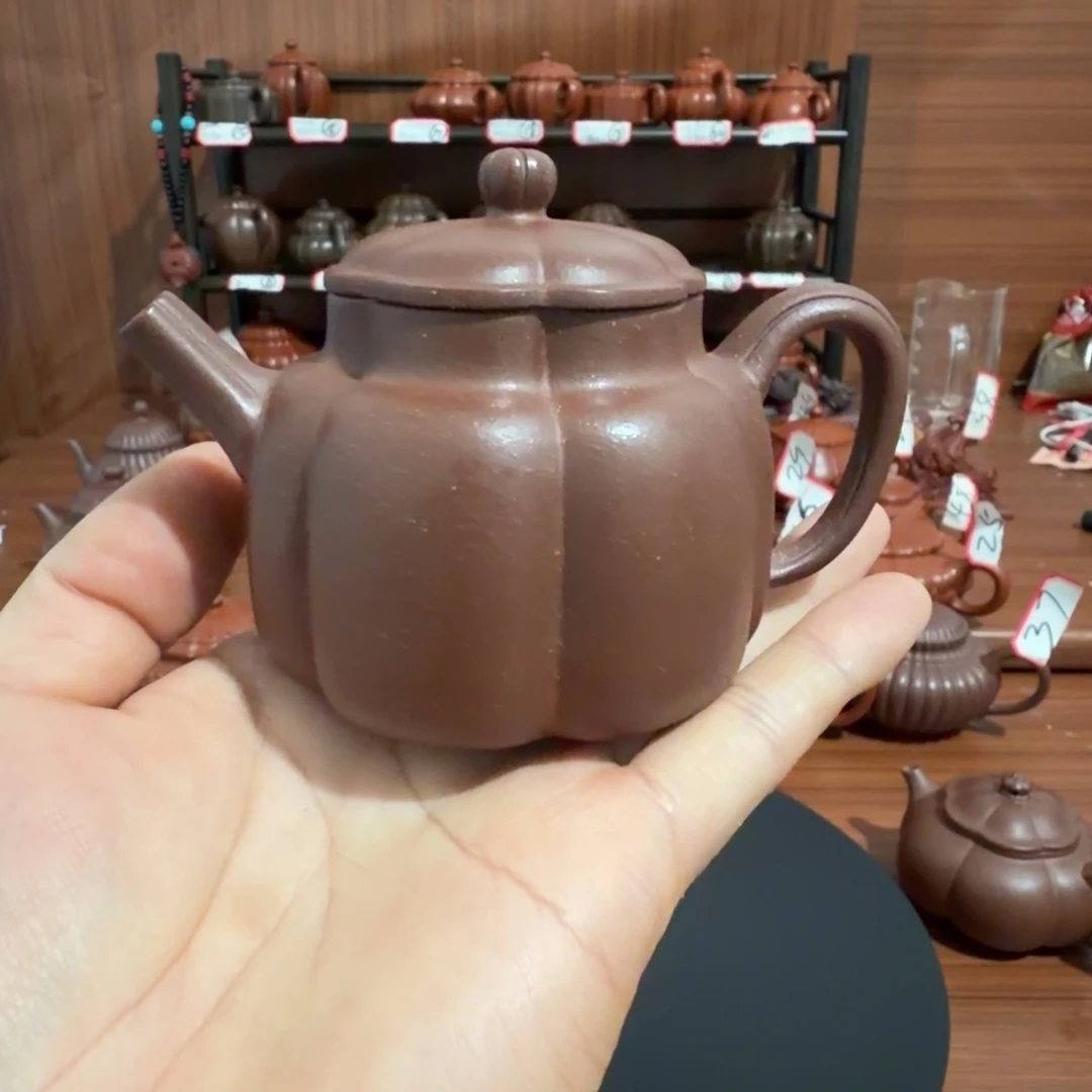 龍****朱泥原矿朱泥150cc 左右言心