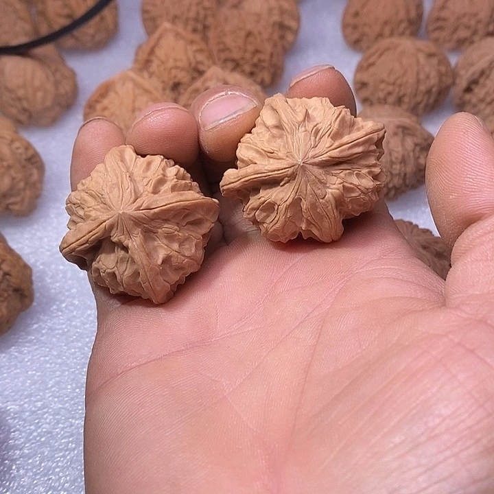 文玩核桃吊坠四棱