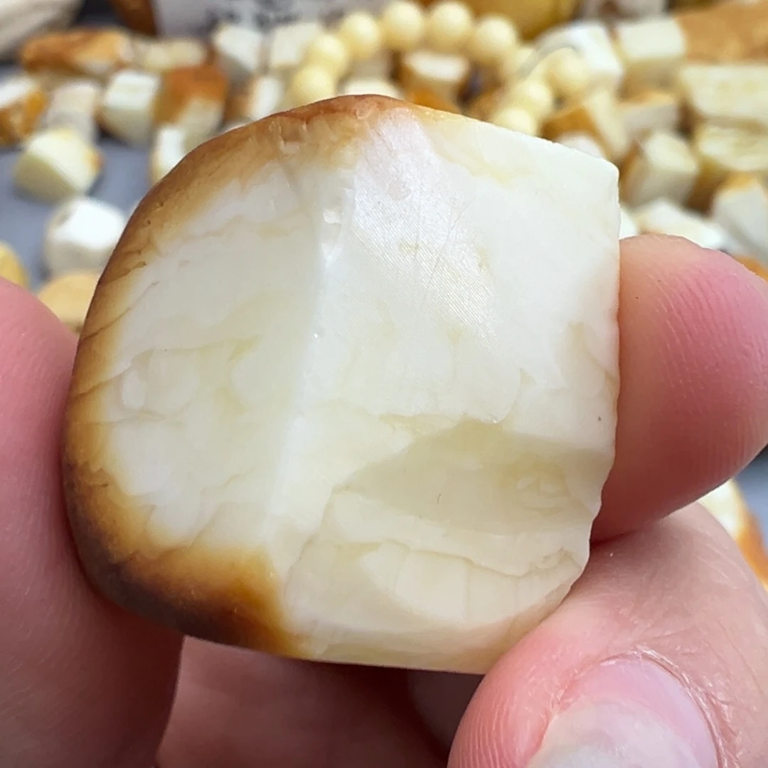 定制琥珀未镶嵌蜜蜡