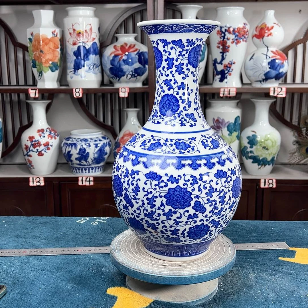 摆件景德镇陶瓷缠枝