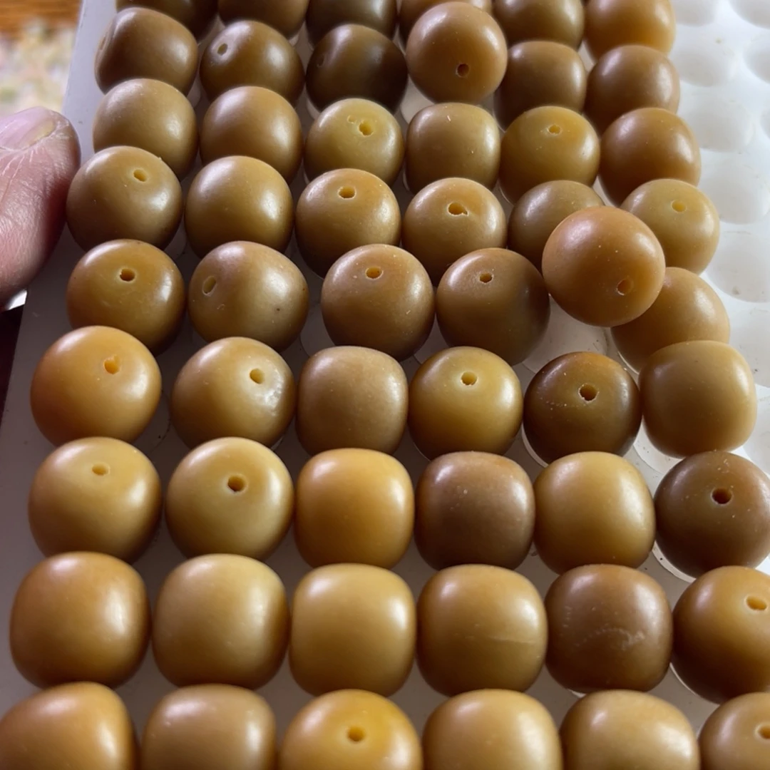 白玉菩提吊坠13.8风化桶珠60颗