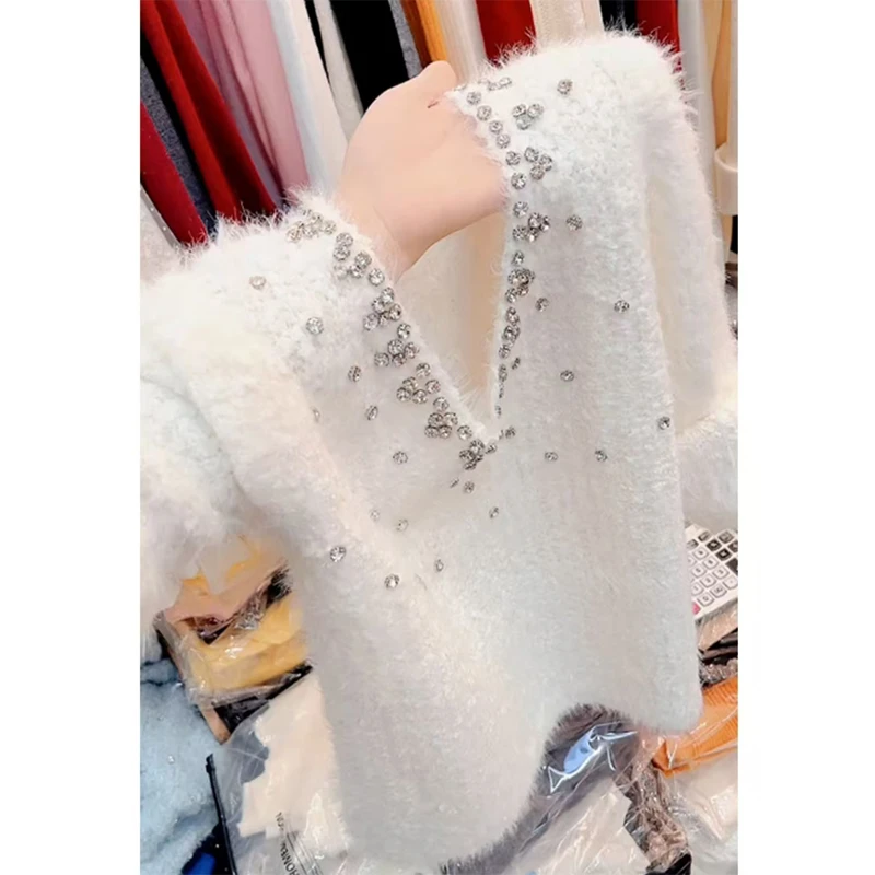 法式气质温柔风钉珠V领针织毛衣女秋冬大码胖MM洋气百搭内搭上衣