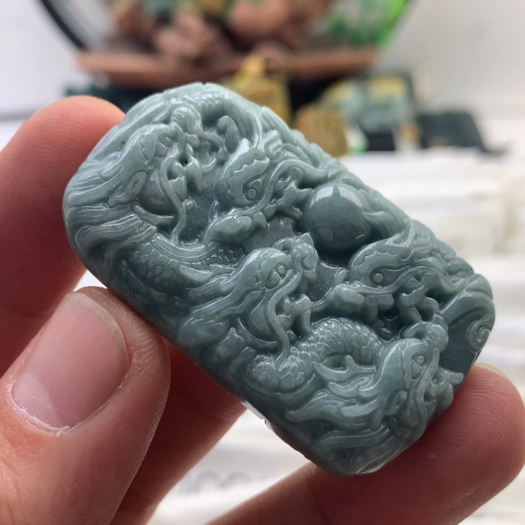 颈饰未镶嵌翡翠龙牌