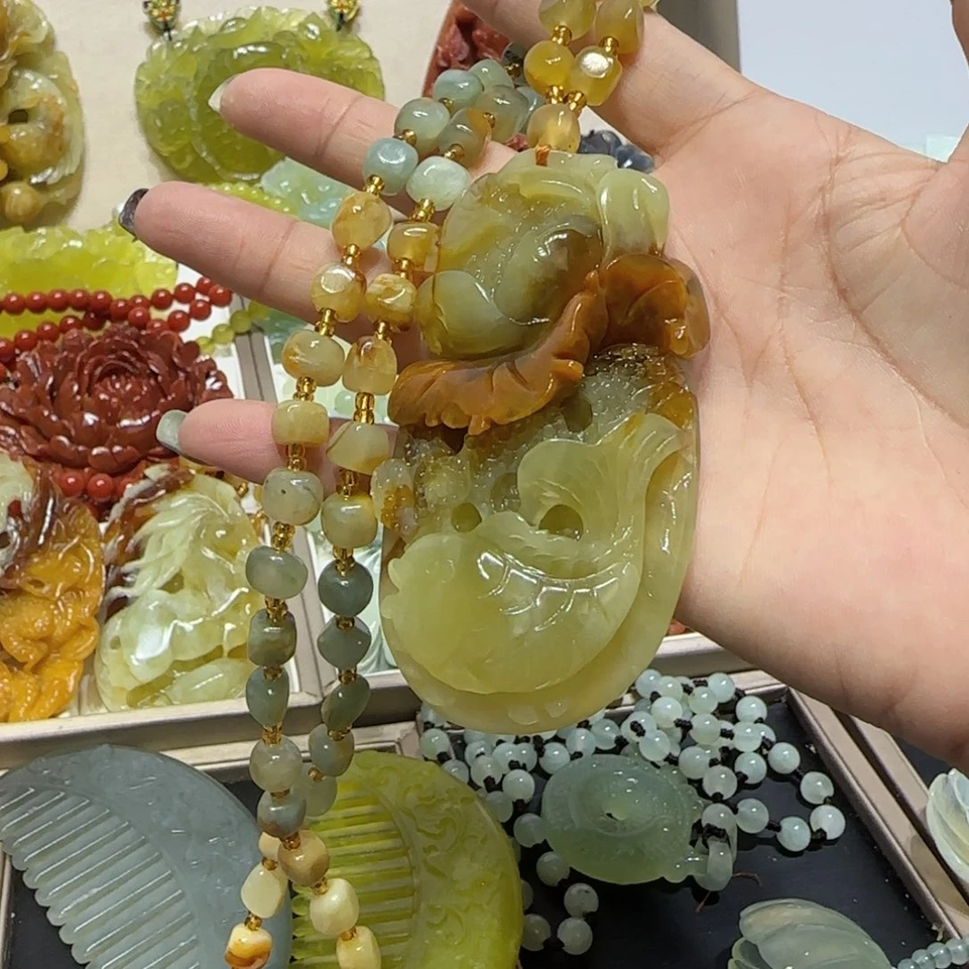 未镶嵌蛇纹石玉吊坠