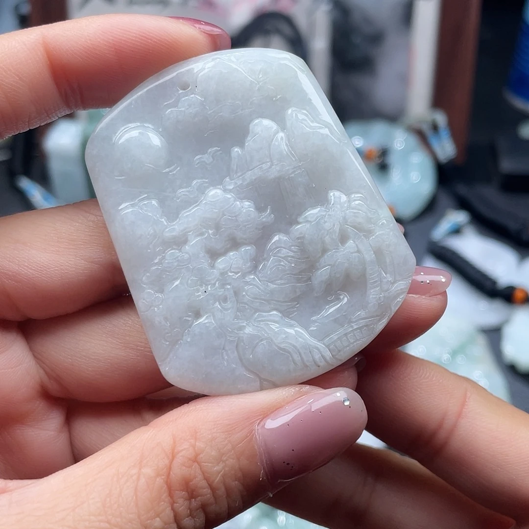 翡翠未镶嵌颈饰有裂