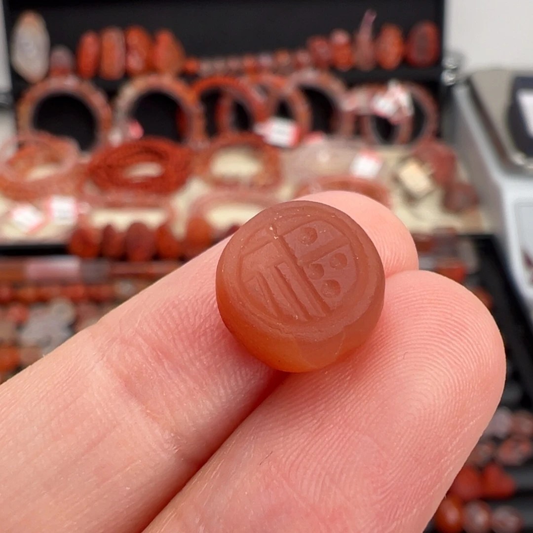 南红玛瑙未镶嵌颈饰福币