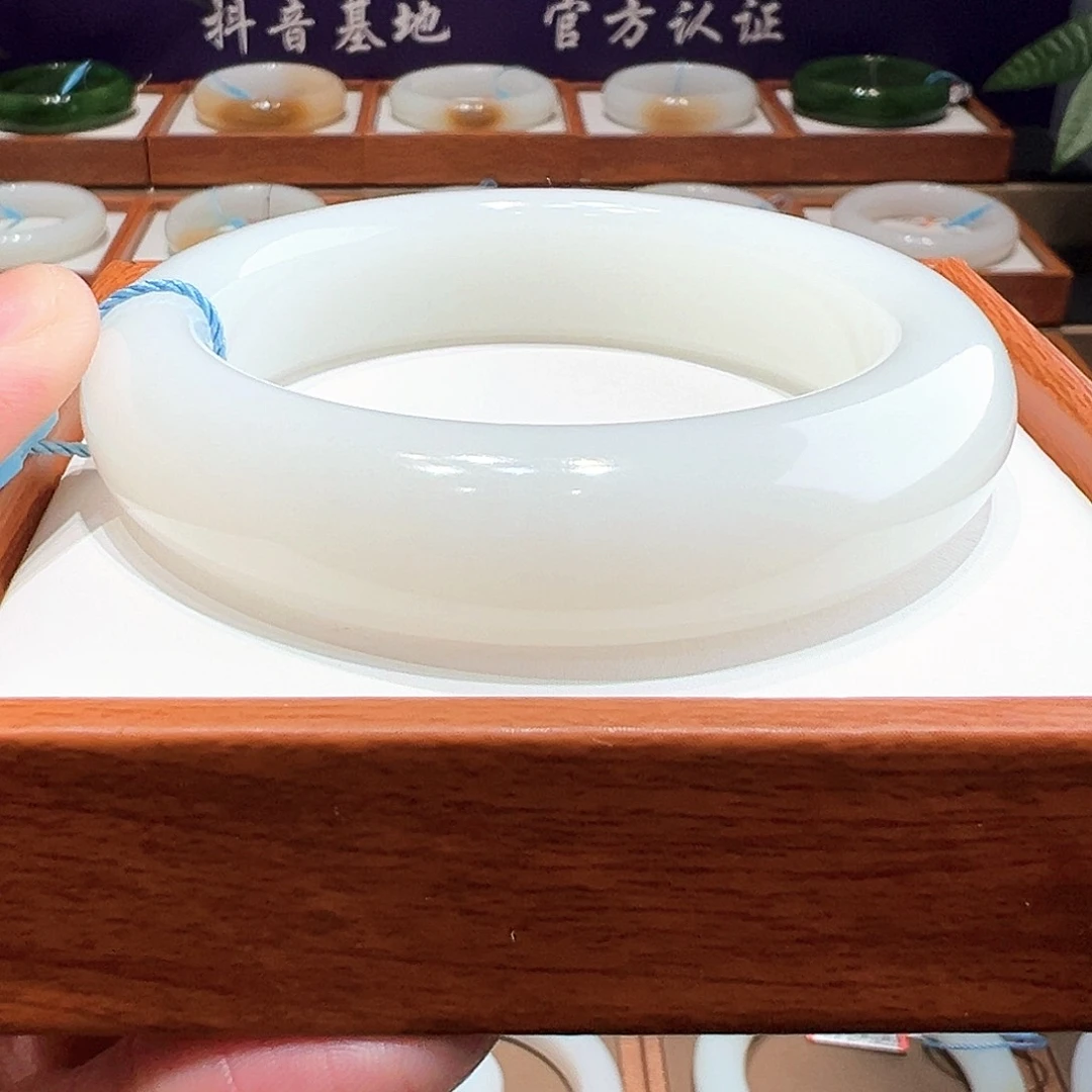 和田玉手镯56未镶嵌