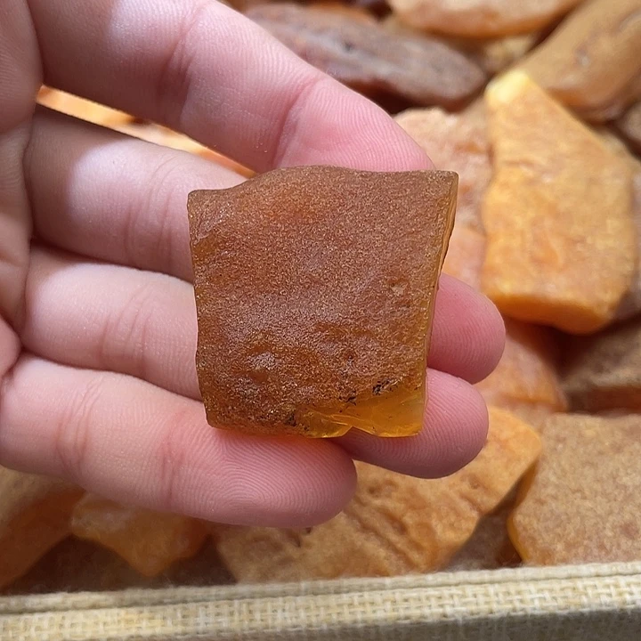 裸石琥珀未镶嵌吊坠