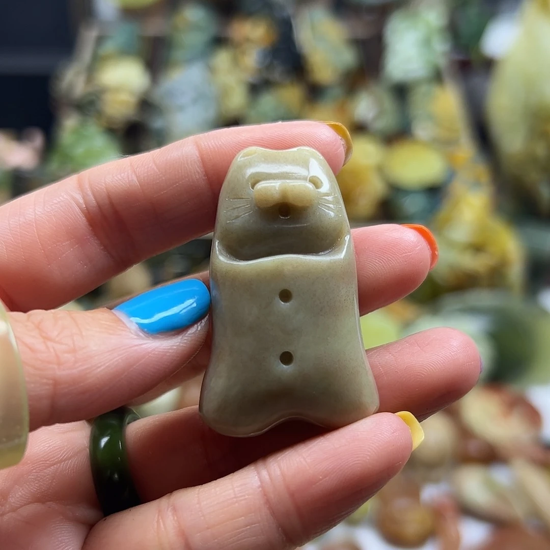 岫玉未镶嵌颈饰梅**莎辽阳红小可爱