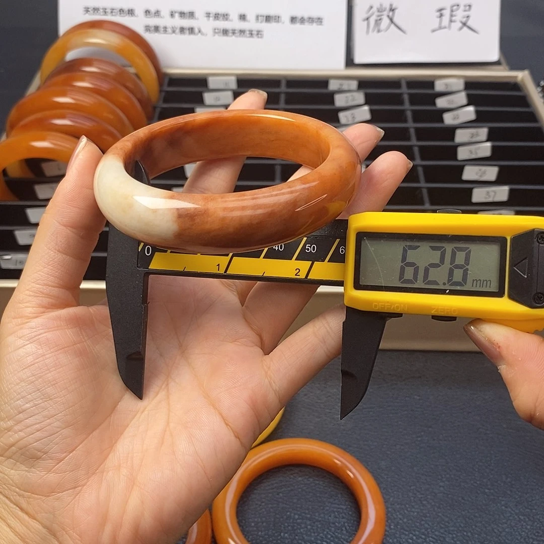 未镶嵌石英质玉（黄龙玉）手镯8号茄子山金沙老油红如血黄龙