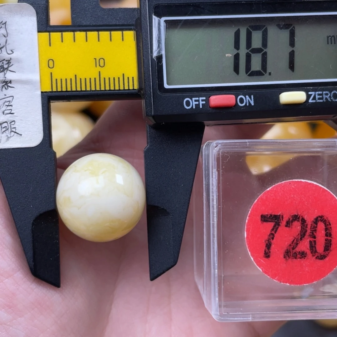 青***磊蜜蜡未镶嵌珠宝奇石