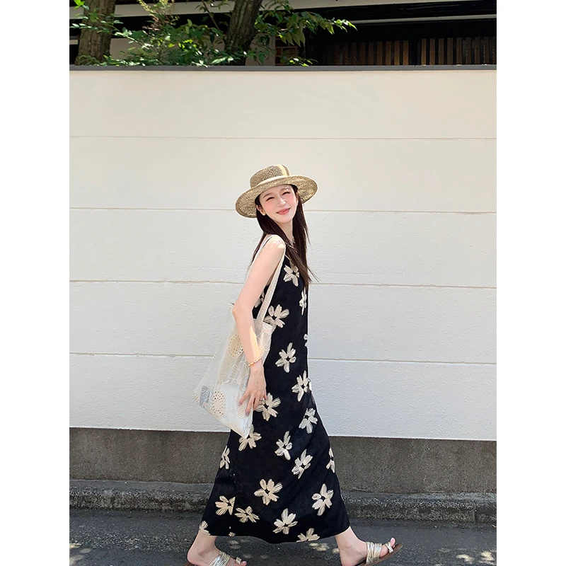 杨杨YANGRUOYU春晓语蝶缎面吊带裙女松弛气质度假绝美连衣裙法式