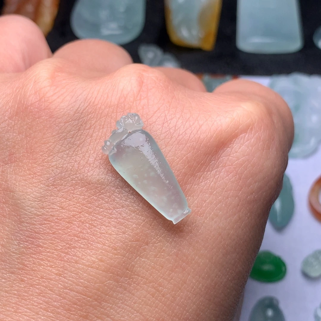 定制翡翠未镶嵌花瓶