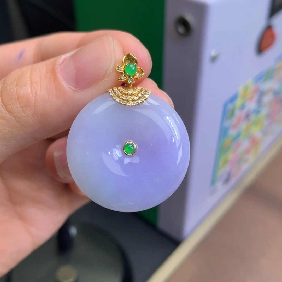 翡翠18K金镶嵌颈饰翡翠