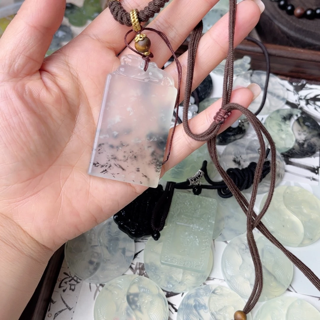 蛇纹石玉未镶嵌颈饰