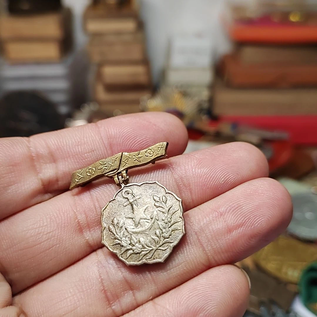 日外早期的纪念章一个