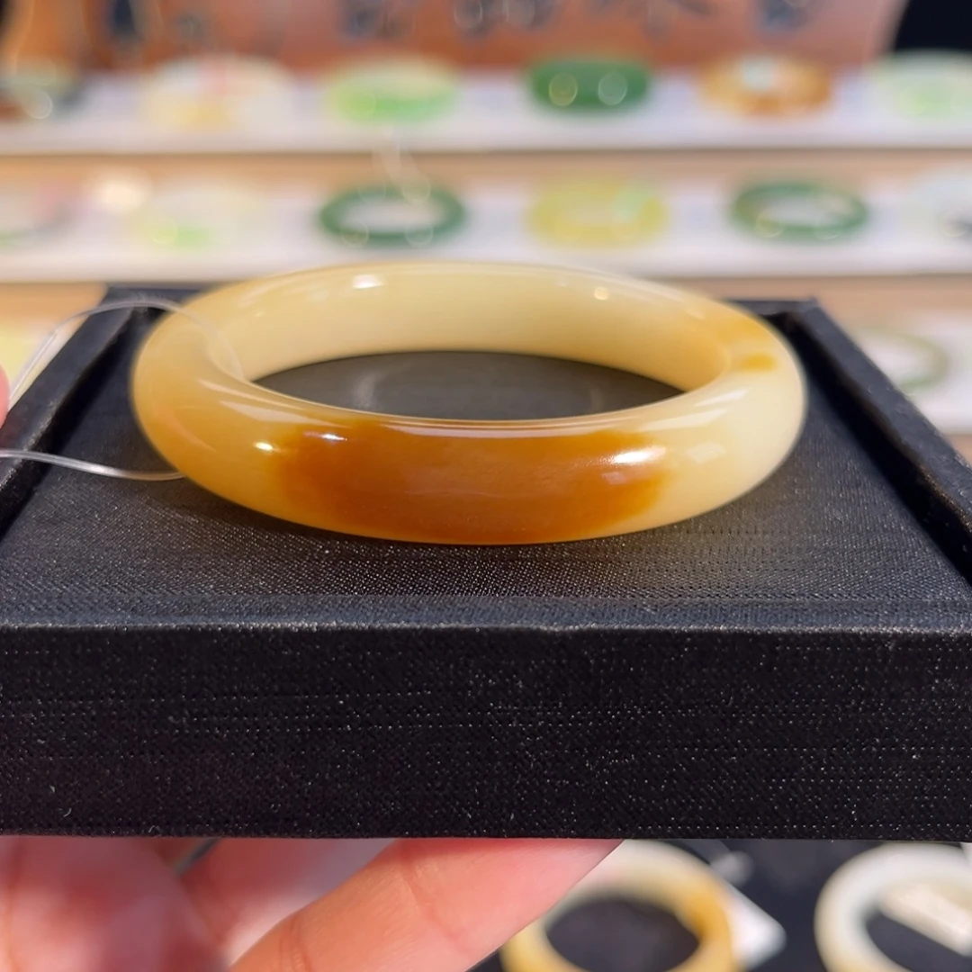 和田玉未镶嵌手镯且末