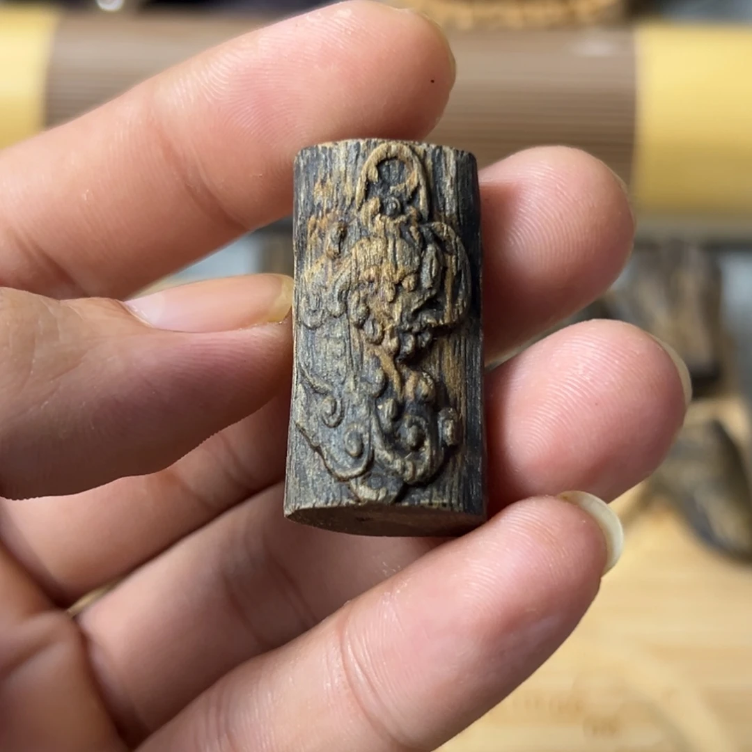 我****沉香沉香碎屑树心雕刻貔貅