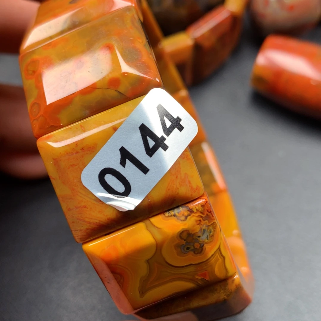 未镶嵌颈饰玛瑙/玉髓曹*来