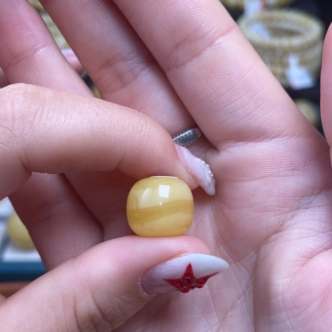 蜜蜡未镶嵌珠宝奇石13.2*11.4m