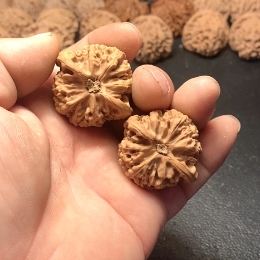 【闪购商品】文玩核桃吊坠我**哥宫灯
