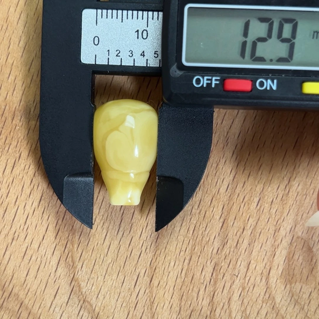 裸石琥珀未镶嵌三通