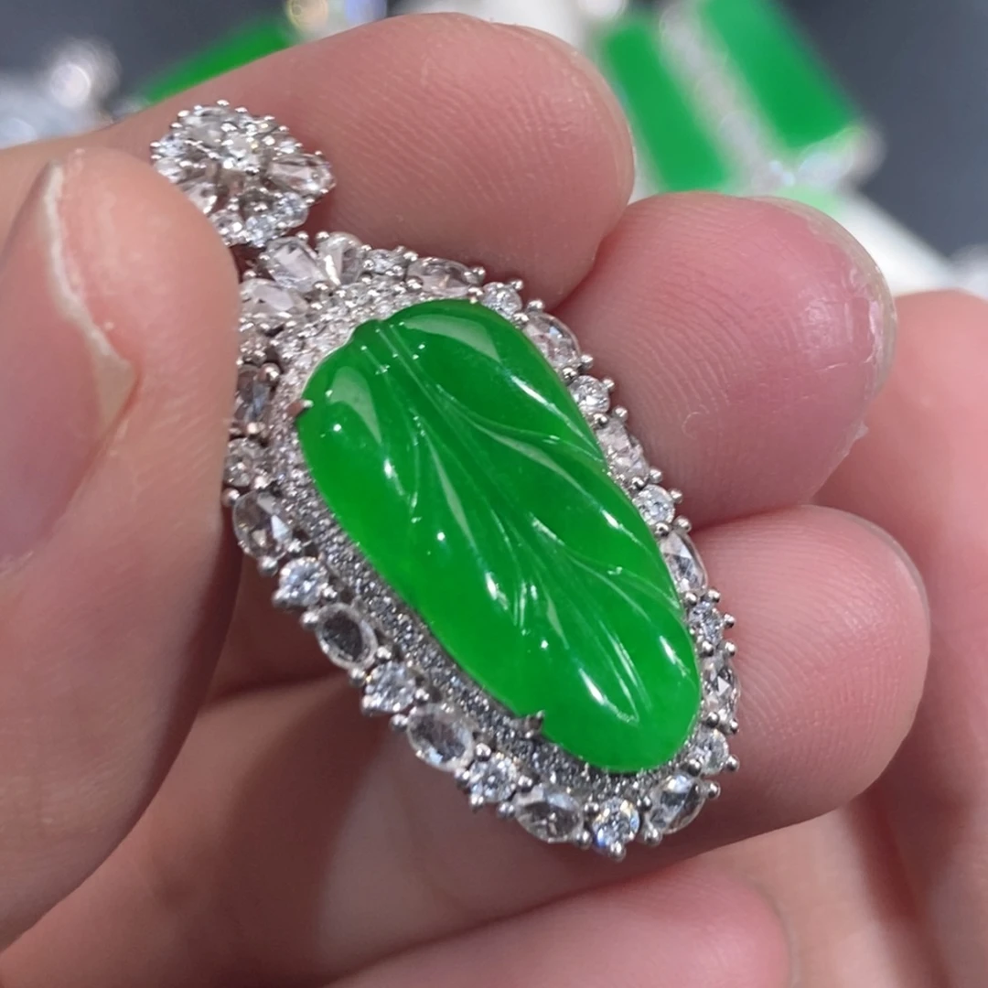 翡翠18K金镶嵌颈饰天然缅甸A货翡翠