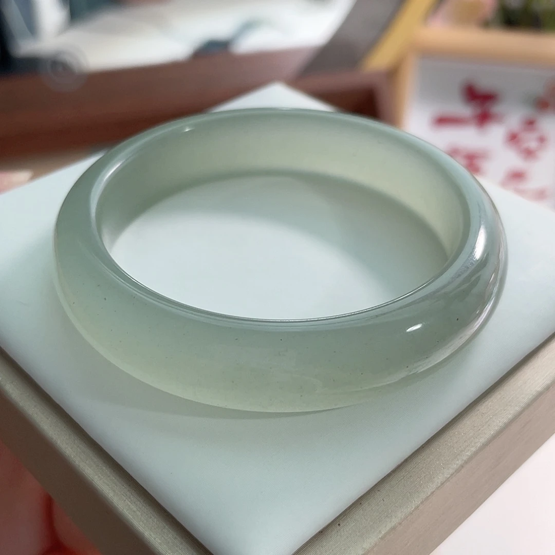 未镶嵌手镯石英质玉