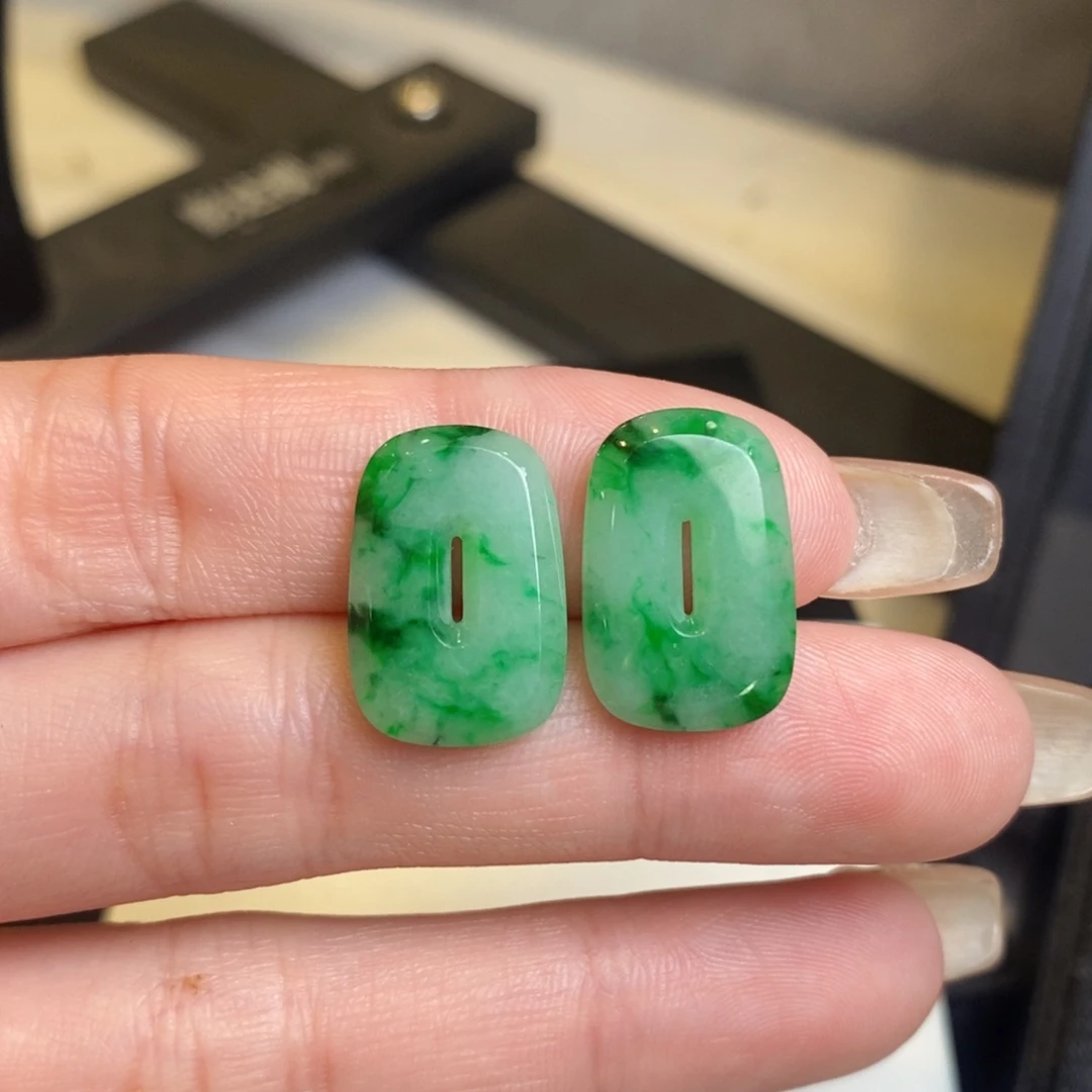 翡翠耳饰未镶嵌福贝
